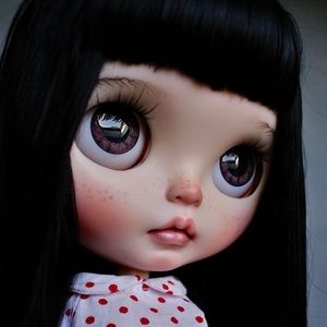 Meet your Posher, Yona